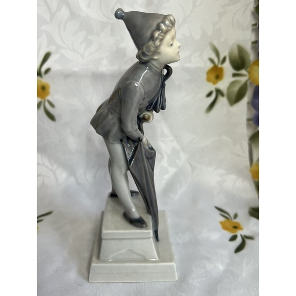 ROYAL COPENHAGEN Denmark #1129 The Sandman With Umbrella - Picture 5 of 9